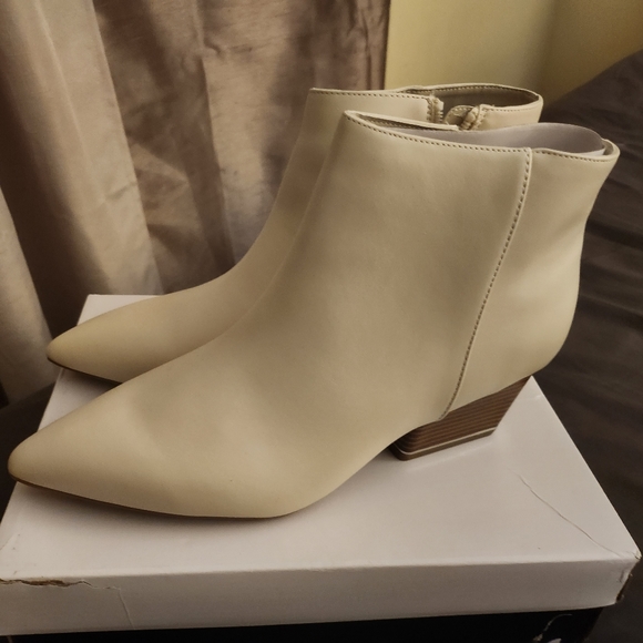 Bone white alfani booties - Picture 3 of 9